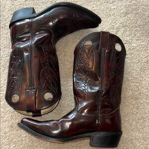 Men’s Durango dragon black cherry Western Cowboy Boots with Floral Stitching.